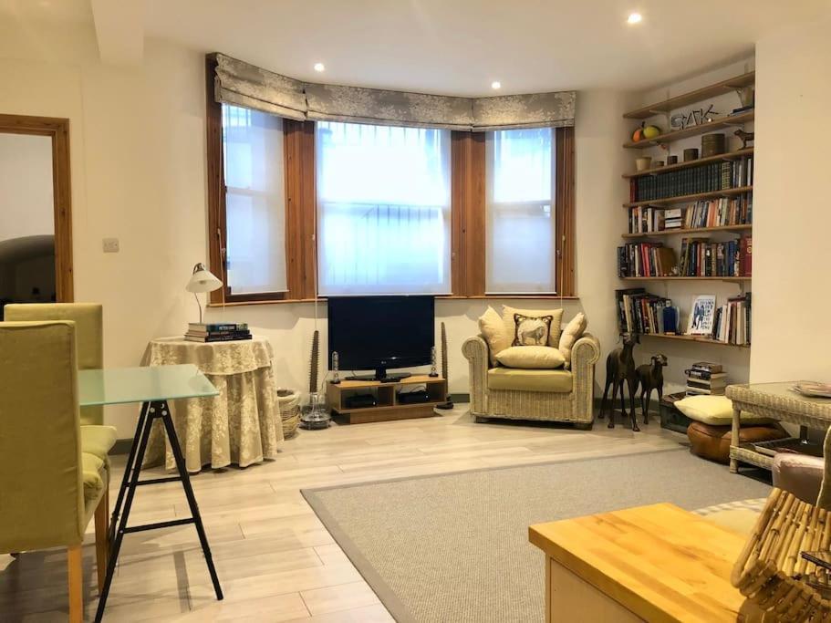Quiet Kensington Flat Ideal For Central London Eksteriør billede